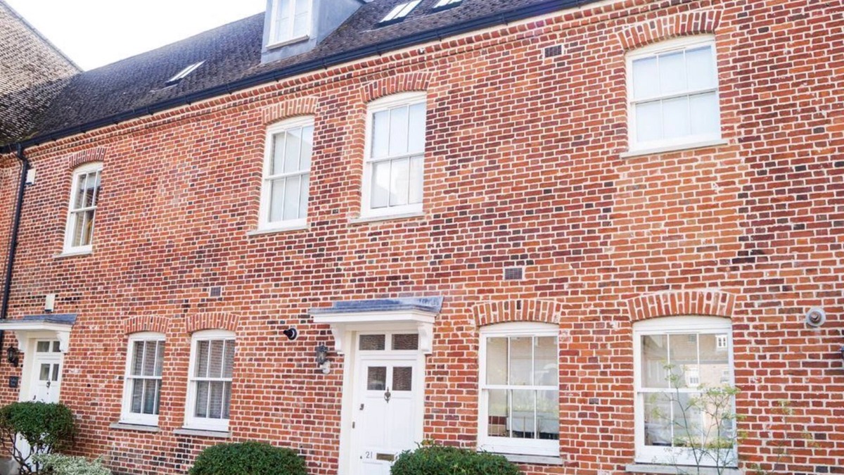 Blythburgh House | Townhouse with shared Indoor swimming pool & gym