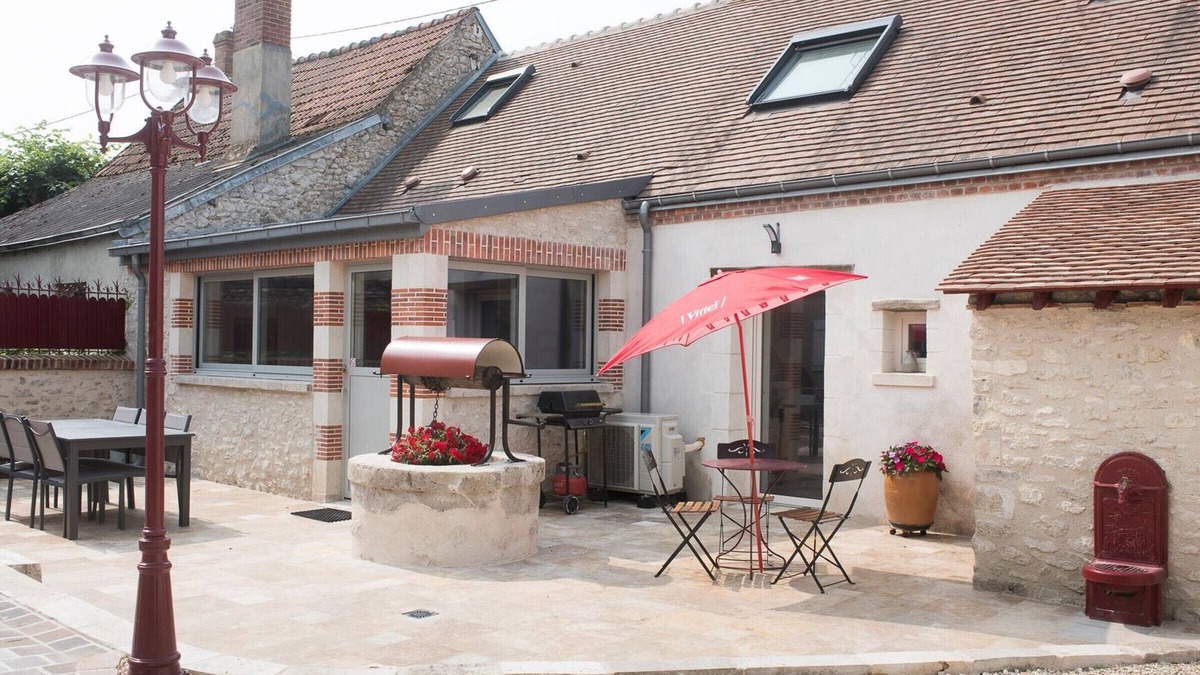 Checy Cottage | Townhouse with Spa and Sauna near Orleans