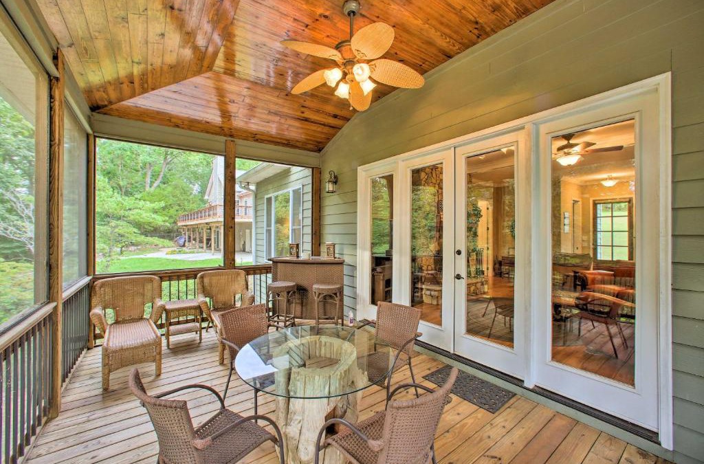 Townville House | Townville Lakefront Cottage with Private Dock!
