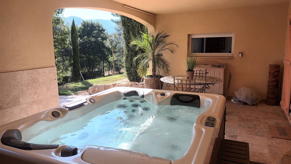 Brignoles Apartment | Très Beau Meublé Vacance, Clim Jacuzzi, Jardin,tout Confort !