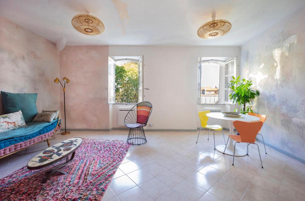 6th Arrondissement Apartment | Très bel appartement avec une jolie vue dans le quartier prisé de Vauban