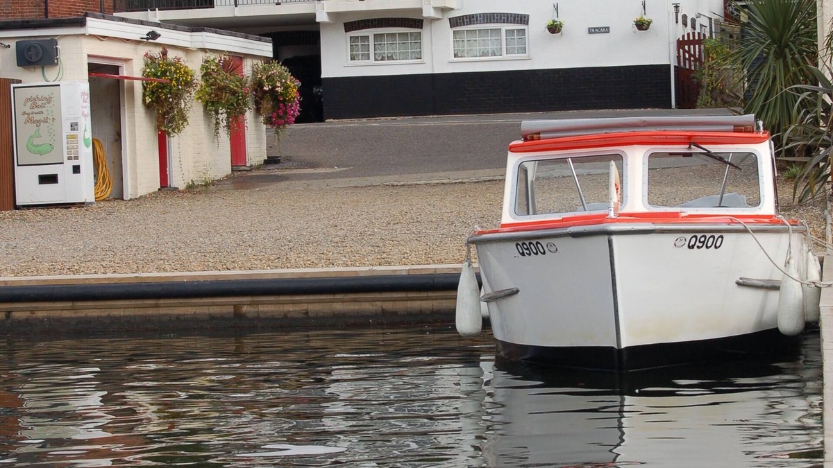Irstead House | Tracara in Horning, riverside location sleeps 8. Family & Pet friendly.