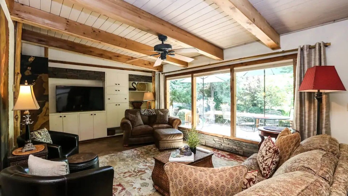 Springfield House | TrackTown 3BR 3 Miles to Hayward Field & Autzen Stadium