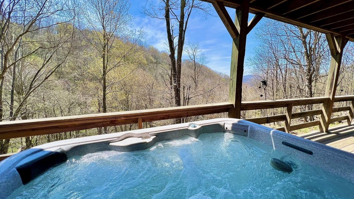 Zionville Cabin | Traders Gap - Hot Tub, Private Log Cabin, Wifi