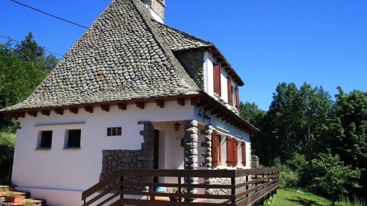 Saint-Jacques-des-Blats Ski Chalet | Traditional chalet 5 minutes from Super Lioran, ideal for your mountain holidays