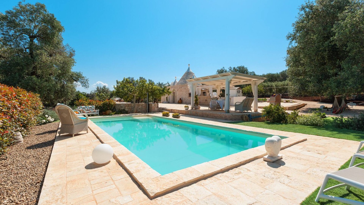 San Michele Salentino Villa | Traditional Holiday Home Trullo Milù with WiFi, Air Conditioning