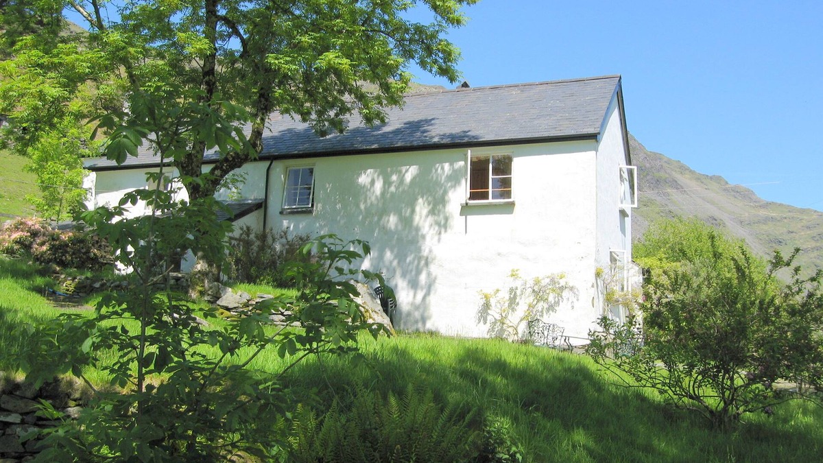 Llanfrothen Other | Traditional 18th century farmhouse on the slopes of a mountain