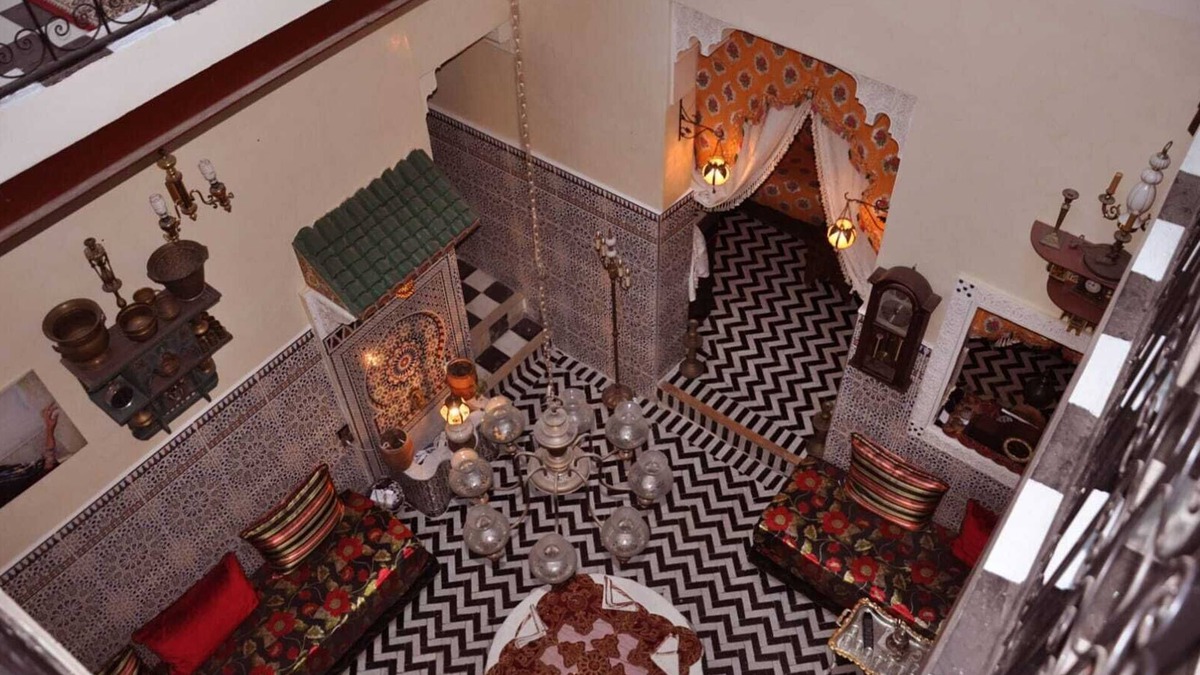 R'habet Zbib House | traditional big house, in the main media only 1 mint from the parking.