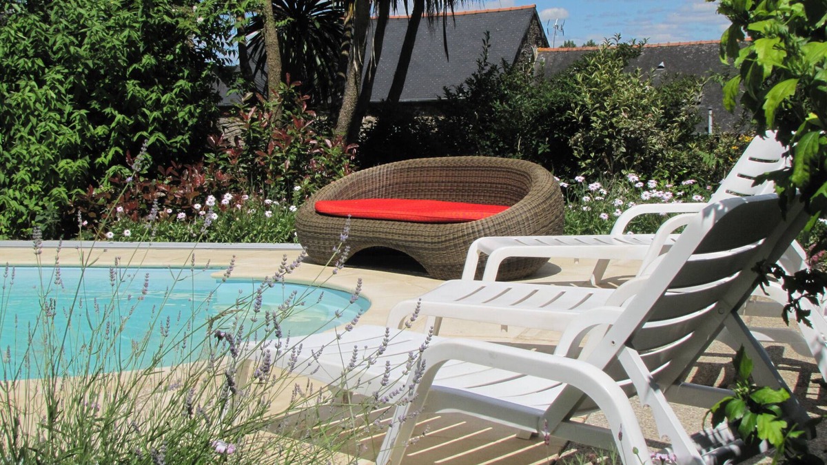Gomene Cottage | Traditional Breton Gite,sleeps 4 . Heated Swimming Pool,Wi-Fi Stunning Gardens