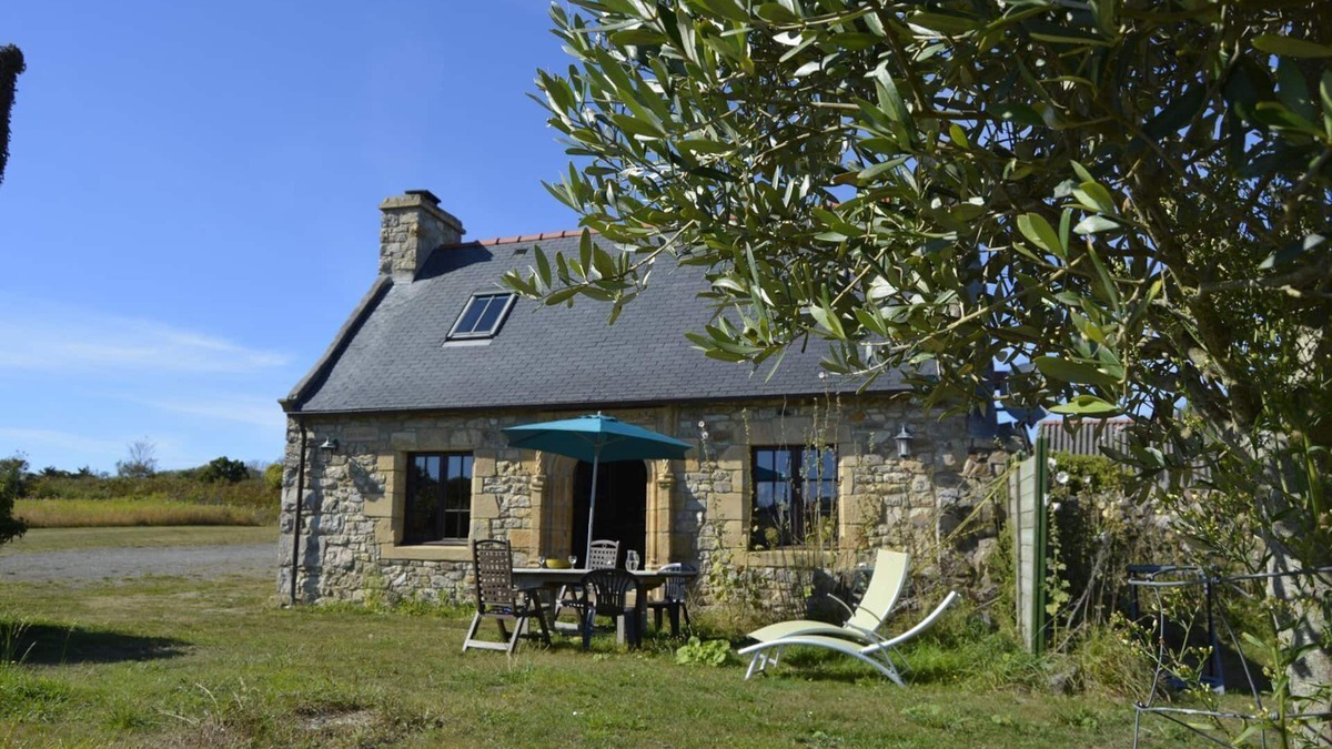 Crozon House | Traditional Breton house next to the village of La Palue
