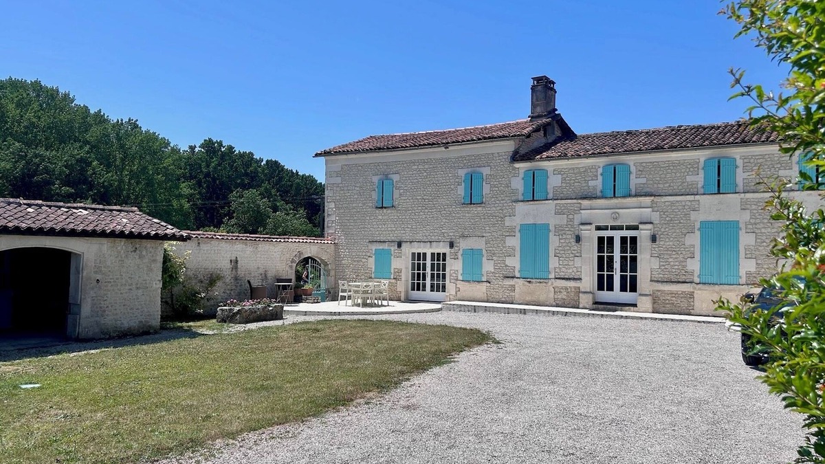 Juillac-le-Coq House | Traditional Charentais villa near Cognac, with private heated pool and garden