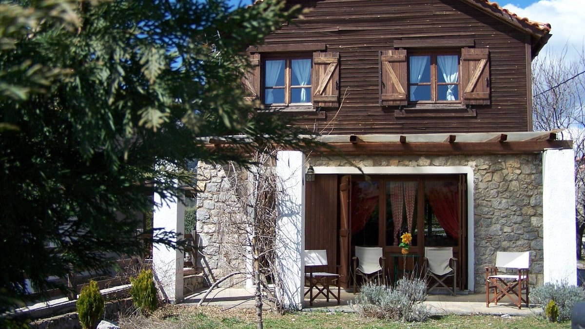 Arachova Ski Chalet | TRADITIONAL CHALET-LIVADI-ARACHOVA-GREECE