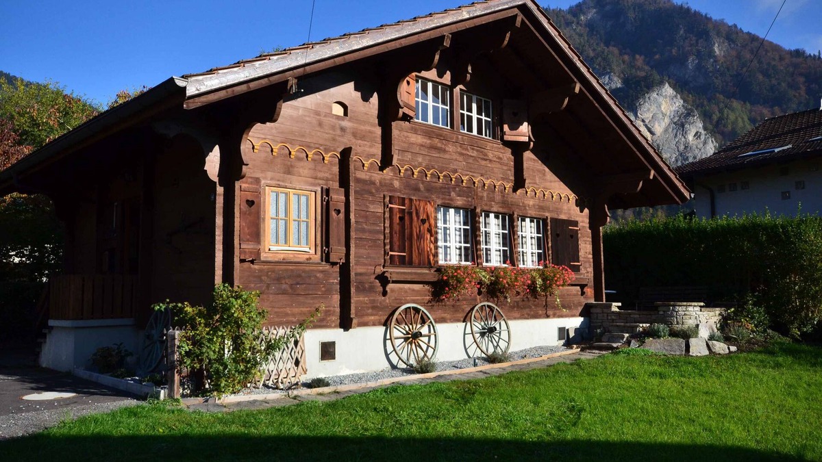 Unterseen Ski Chalet | Traditional Chalet with views of the Eiger, Monch & Jungfrau!