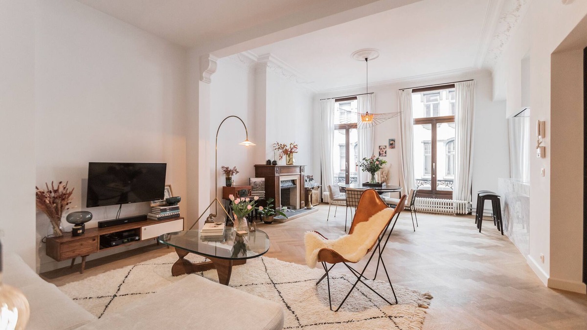 Markgrave Apartment | Traditional chic high ceilings apt w Aircos/Garage