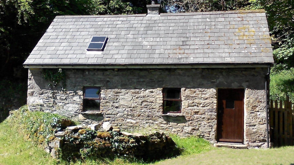 Coolaney Cottage | Traditional Cosy Stone Cottage