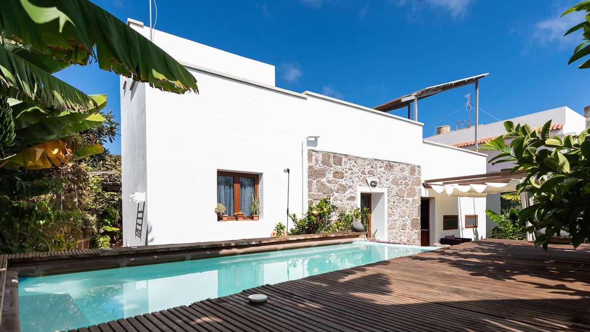 Santa Maria de Guia de Gran Canaria Villa | Traditional Canarian villa with private pool and tropical garden