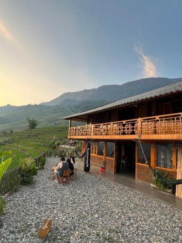 Hau Thao Apartment | Traditional Hmong House Among Rice Fields