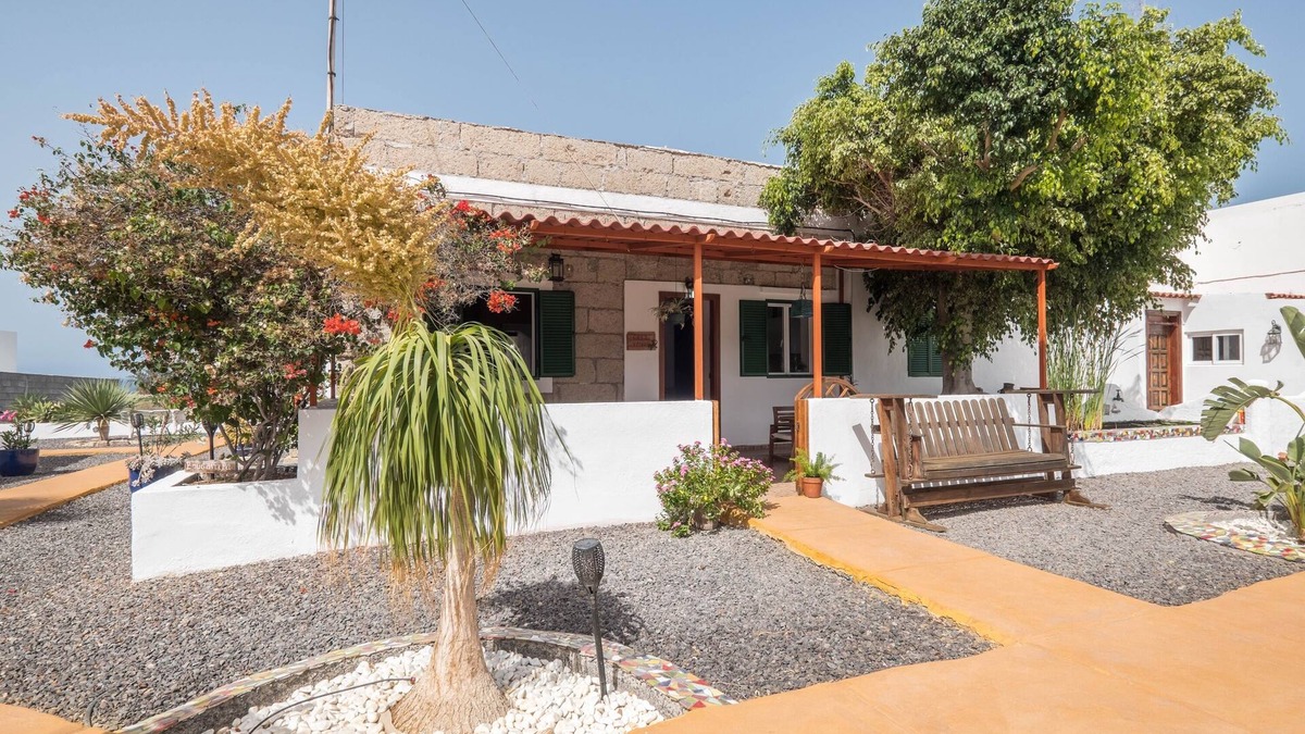Alcala House | Traditional Holiday Home "Casa Verode" in Alcalá with 2 Terraces and Sea View