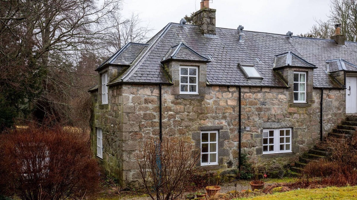 Kemnay House | Traditional & Homely 2BD Cottage in Kemnay