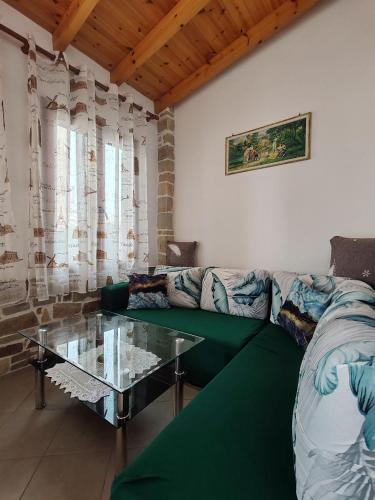 Sipiada Apartment | Traditional house in the centre of Kymi