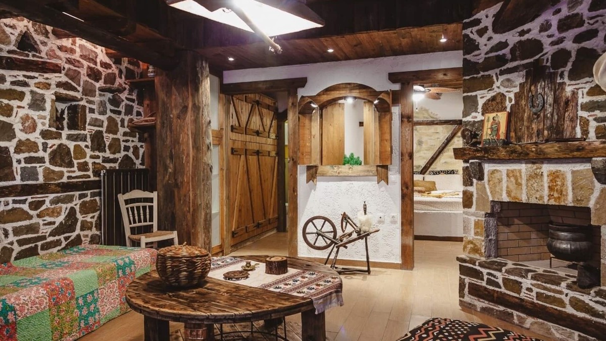 Gefira Mpania Apartment | Τraditional house with pool and fire place