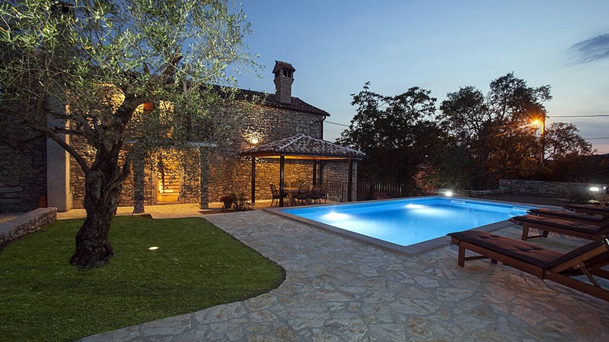 Buzet Villa | Traditional Istrian stone house with large pool