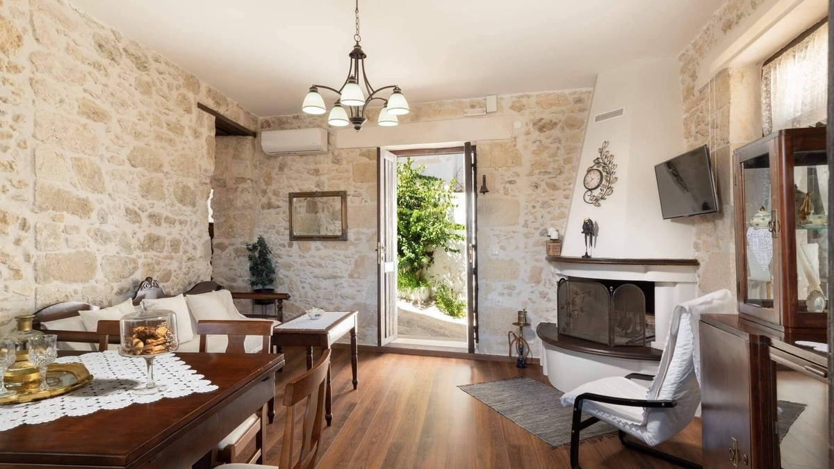 Krouson House | Traditional resort in Heraklion,Crete:perfect for couples, families, and groups.