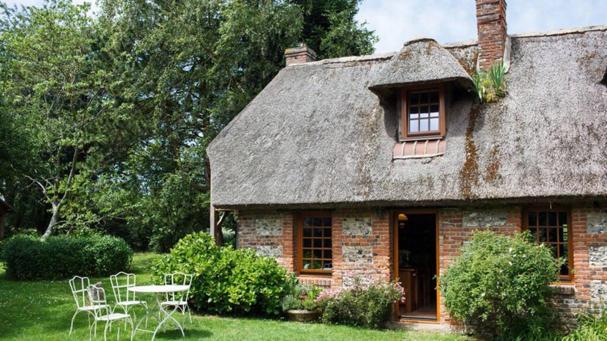 Saint-Honore House | Traditional Thatched Cottage in Normandy