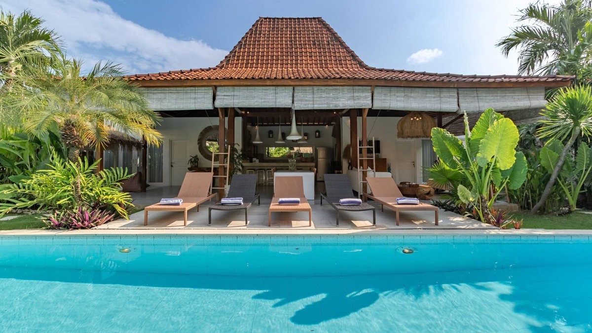 Drupadi Villa | Traditionally Designed Seminyak Villa with Garden