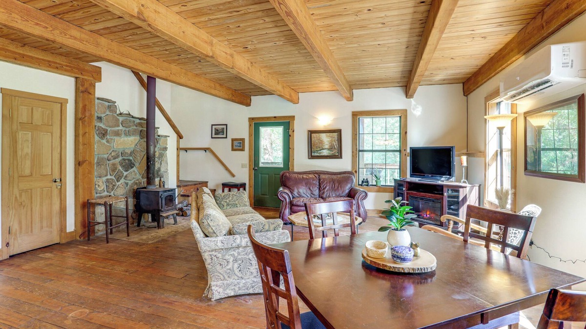 Fox House | Trails & Creek On-Site: Ozarks Retreat on 23 Acres