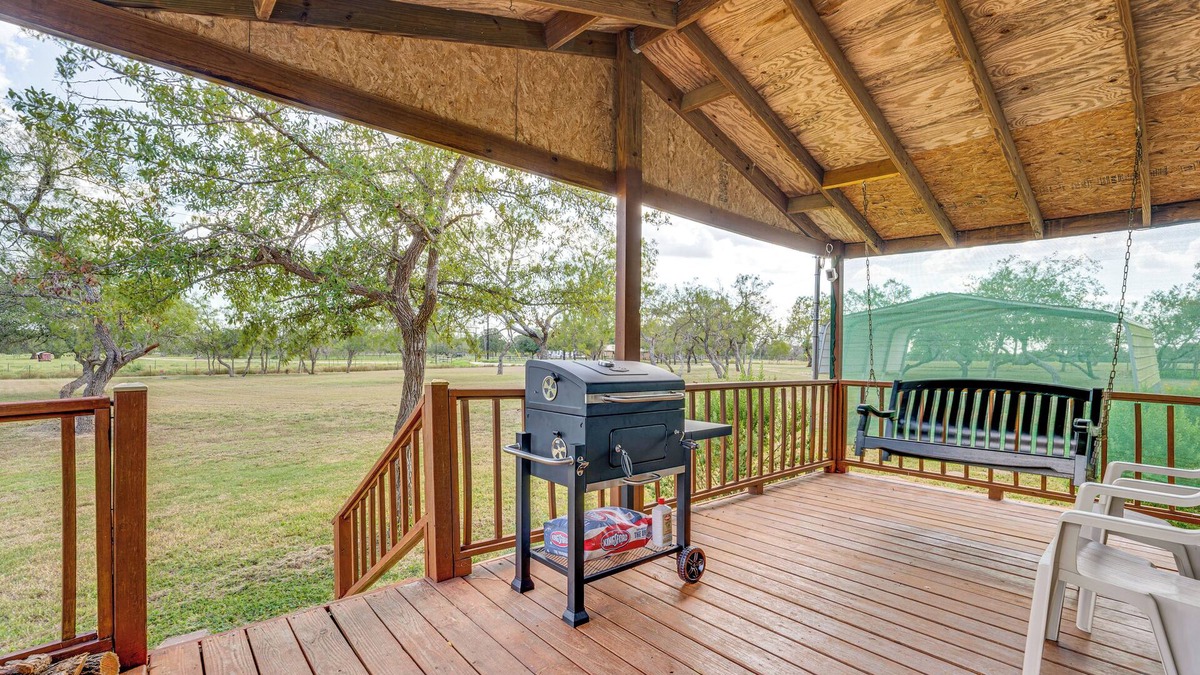 Gonzales House | Trails, Creek & Wildlife: Country Harwood Retreat