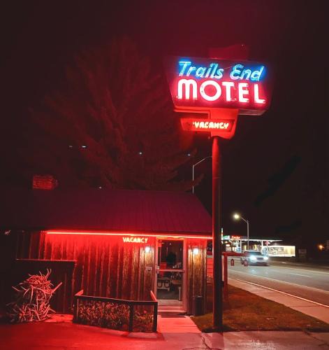 Dubois Hotel | Trails end motel