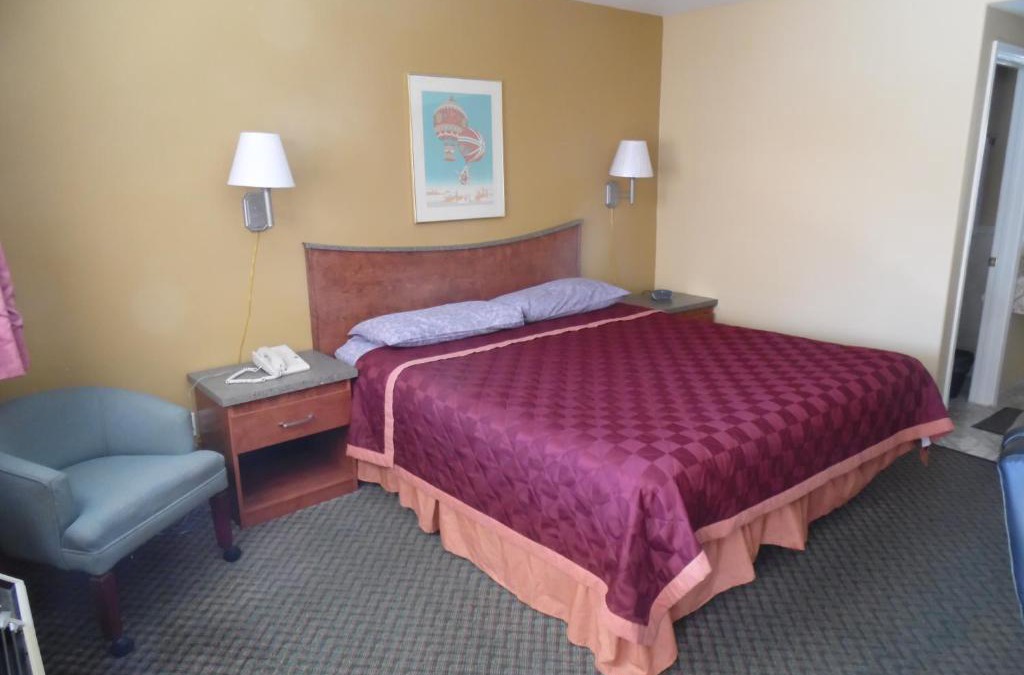 Lone Pine Hotel | Trails Motel