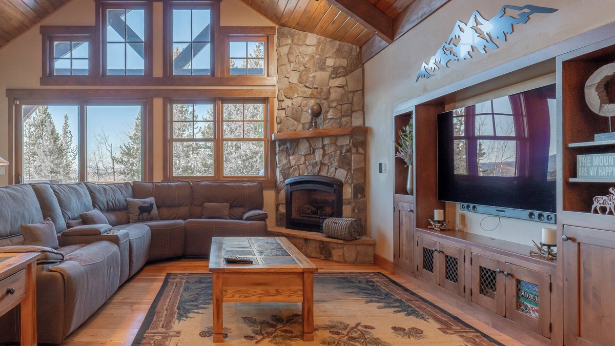 Granby House | Trailside Lodge: Indoor Putting Green, Hot Tub, Ski, Fish, Bike, & Golf