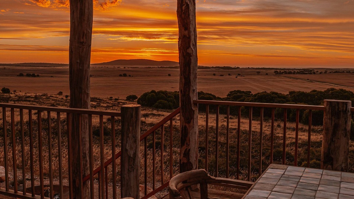 Warrow Cabin | Train carriage turned eco cabin at Greenly Beach