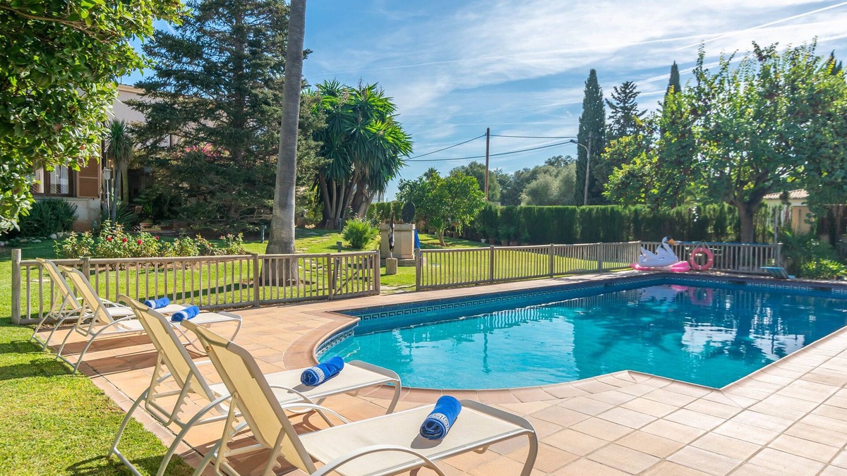 Lloseta Villa | TRAMONTANA - Fabulous villa with private pool at the foot of the mountains. Free WIFI.