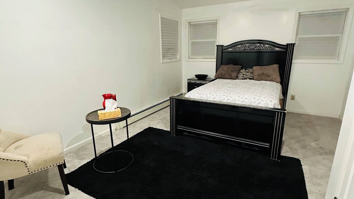 Copiague Apartment | Tranquil 2-bedroom apartment with AC in charming Copiague