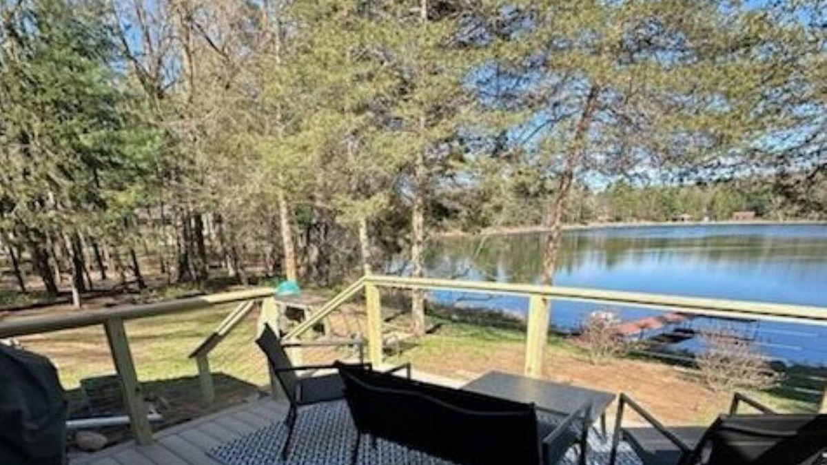 Montello Cottage | Tranquil 2 Bedroom Getaway on Private Lake
