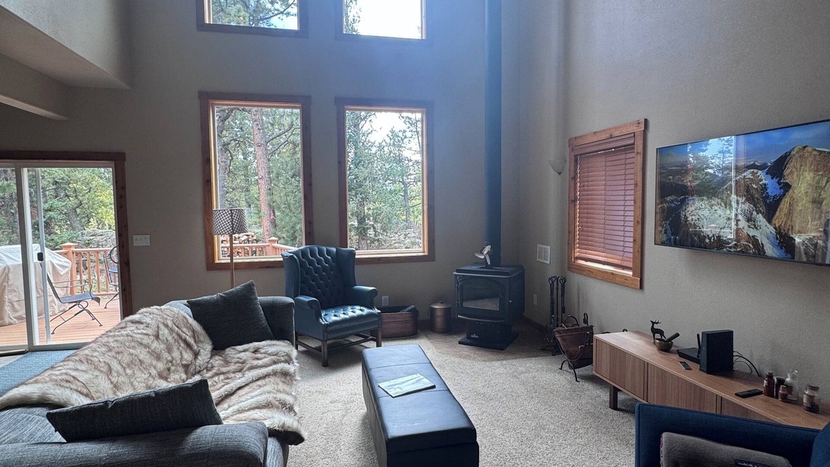 Black Hawk House | Tranquil 2-bedroom house with WiFi in the mountains