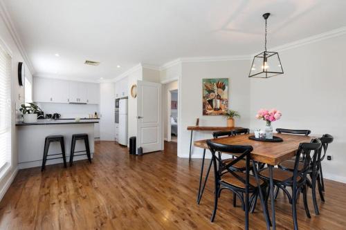 Lake Albert Villa | Tranquil 2-bedroom retreat