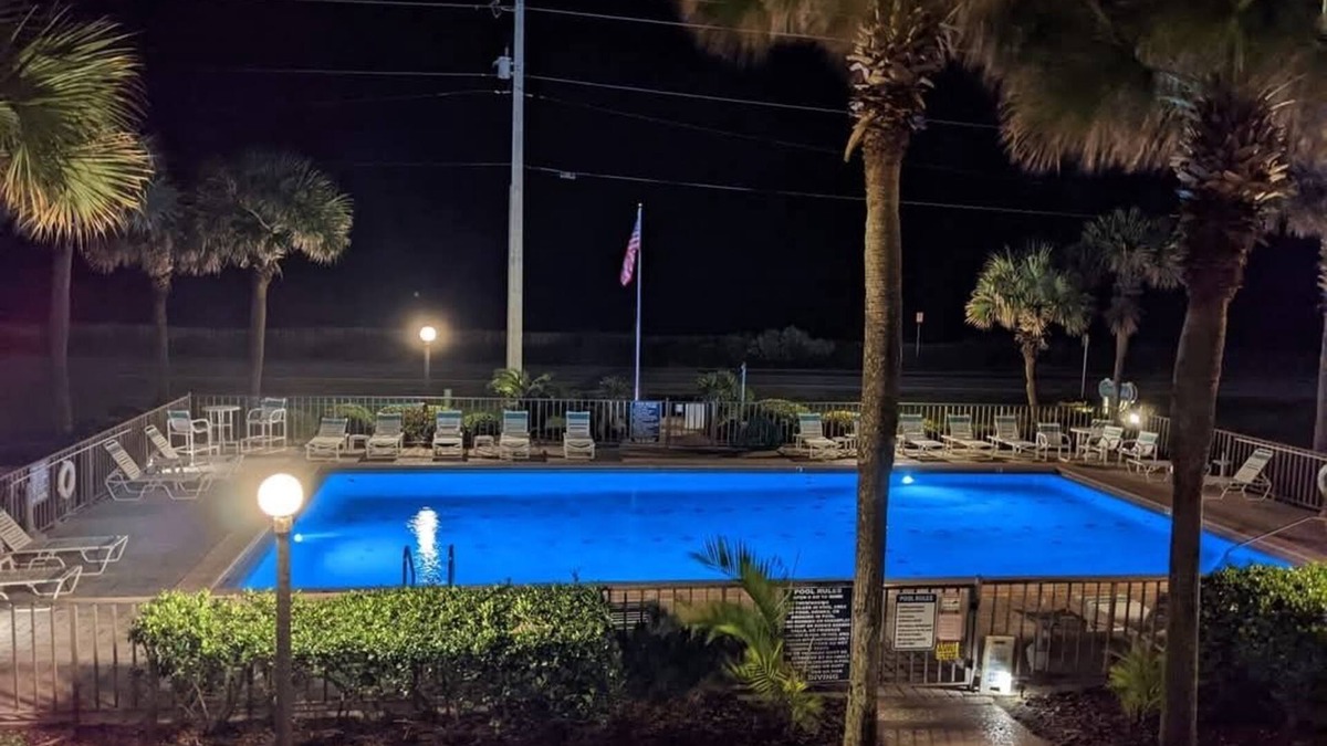 Ormond-by-the-Sea Condo | Tranquil 2-bedroom condo with pool in Ormond Beach