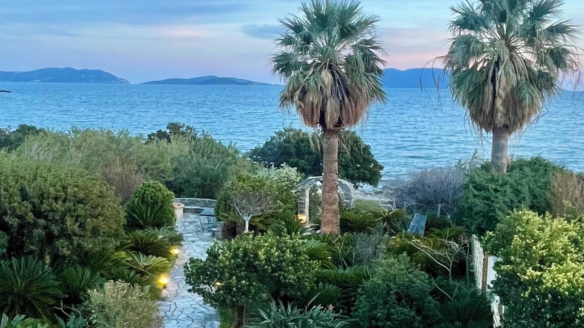 Karystos Villa | Tranquil 2-bedroom villa in Evia with WiFi, AC