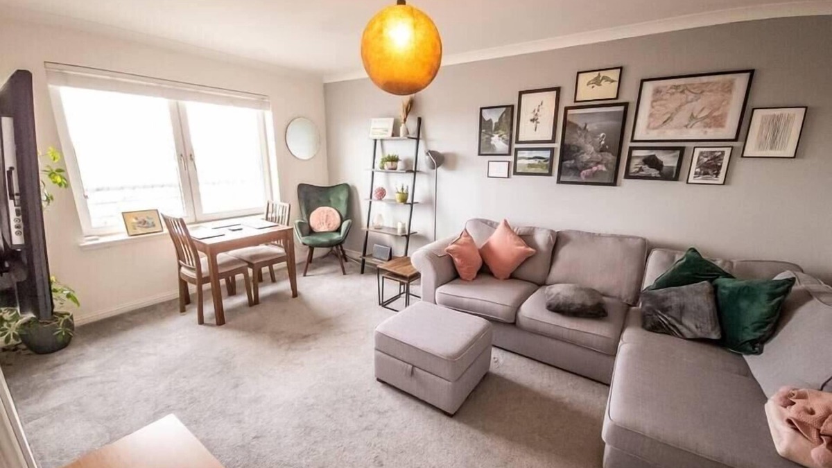 Falkirk Apartment | Tranquil 2Bed/2Bath Duplex Falkirk
