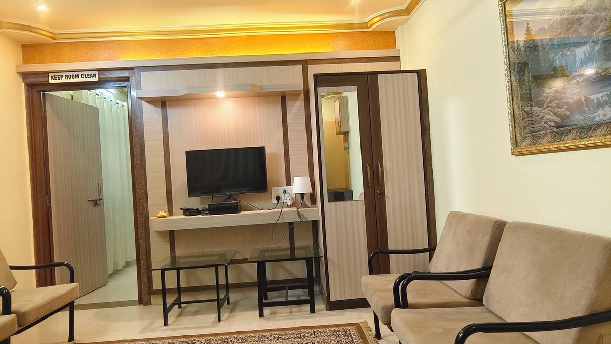 Gauravaddo Apartment | Tranquil 3-bedroom apartment in Calangute with WiFi, AC car parking fully fanish