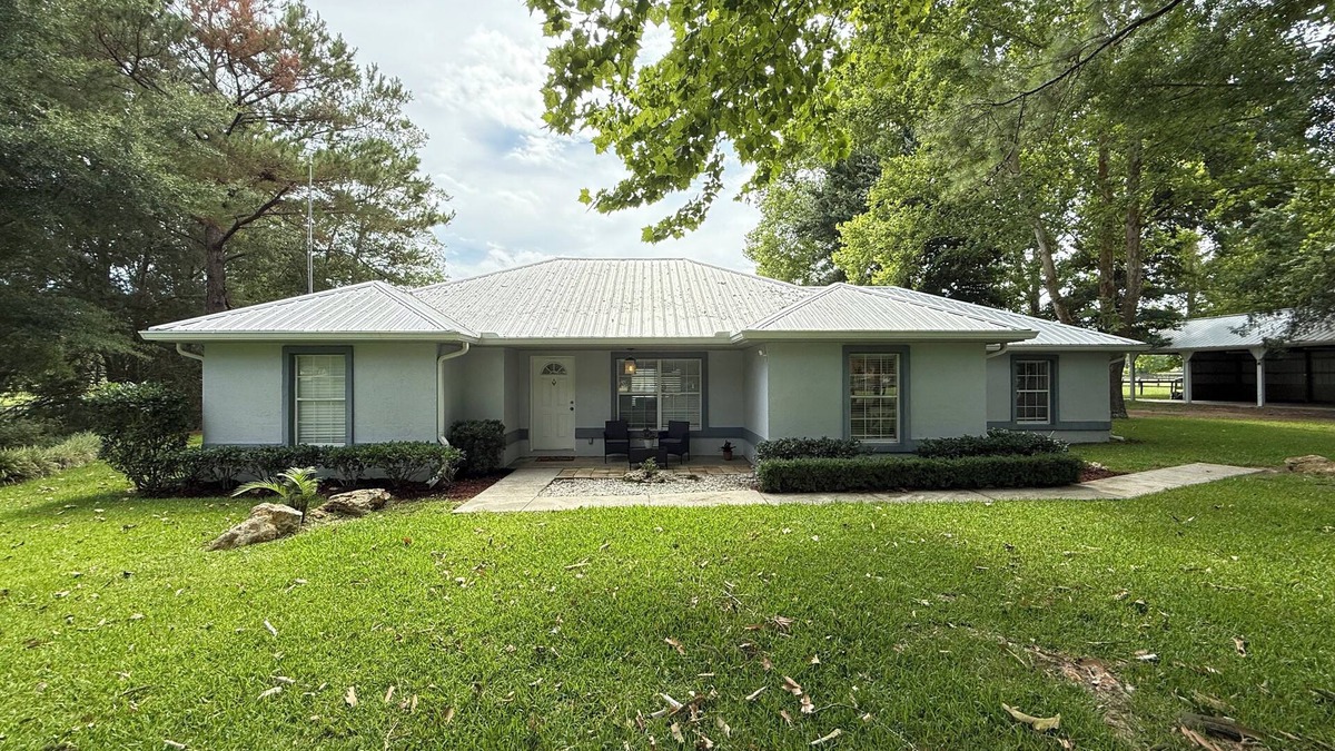 Fellowship Other | Tranquil 3-bedroom house on 5.6 lovely acres in Morriston. Close to WEC and HITS