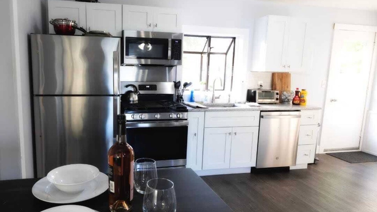 Brunswick House | Tranquil 3-BR home w/yard and Picnic Table