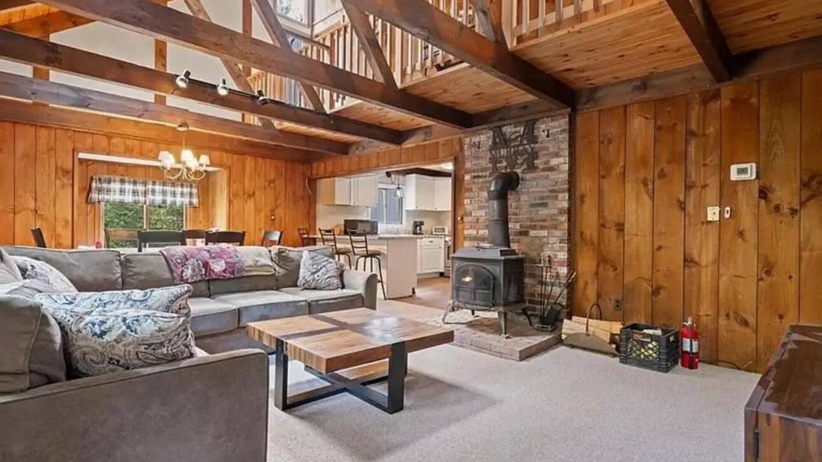 Freedom House | Tranquil 4-bedroom house with fireplace in charming Freedom on Ossipee Lake