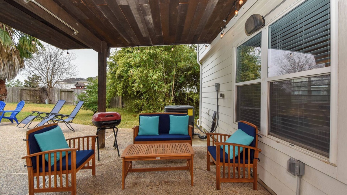 FM 1960 House | Tranquil 6-Bedroom w/Pool 25 Min to Downtown SO