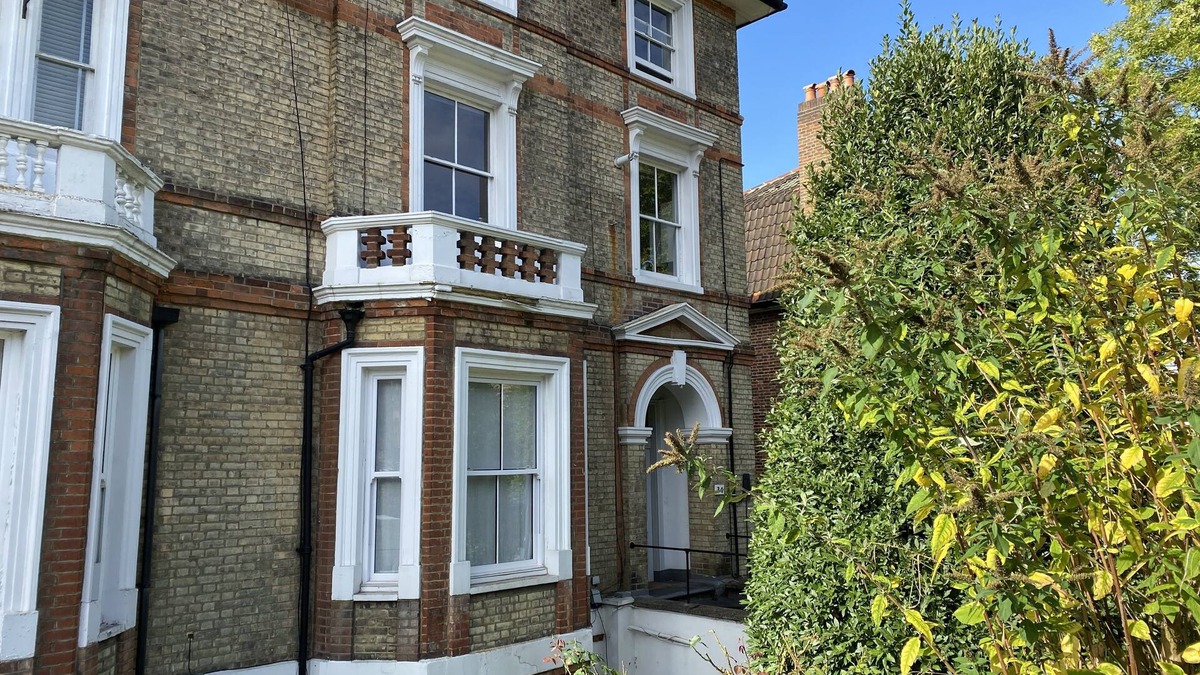Gipsy Hill Apartment | Tranquil and beautiful one bedroom garden flat in south east London