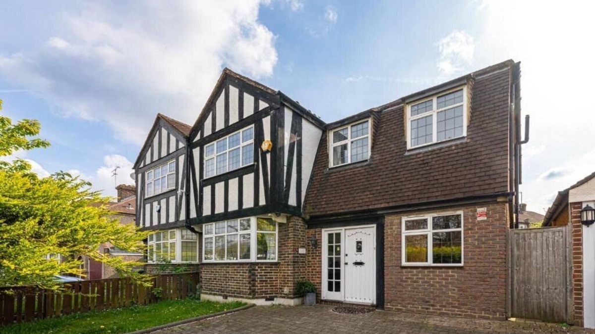 Oakleigh House | Tranquil and Lovely 5 bed house in Barnet
